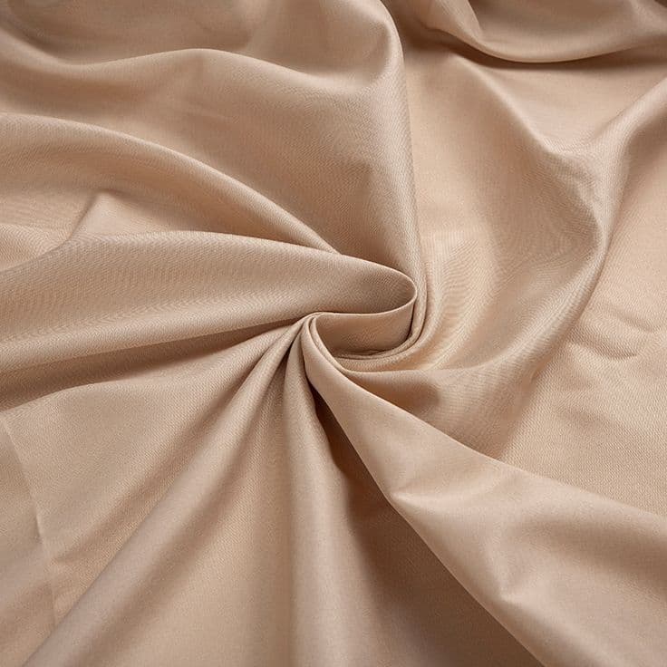 Polyester fabric with a smooth technical face